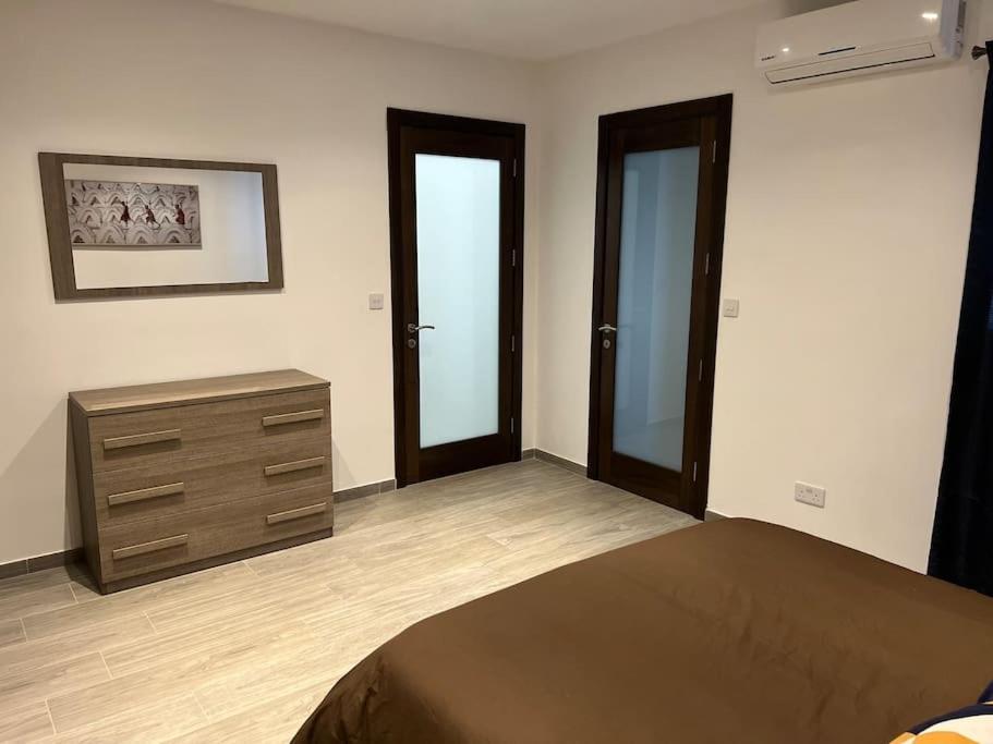 Sea Side View 2 Bedroom With Terrace Beppe's *