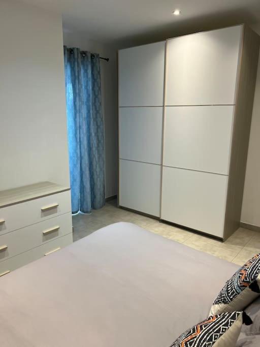 Sea Side View 2 Bedroom With Terrace Beppe's Apartamento *